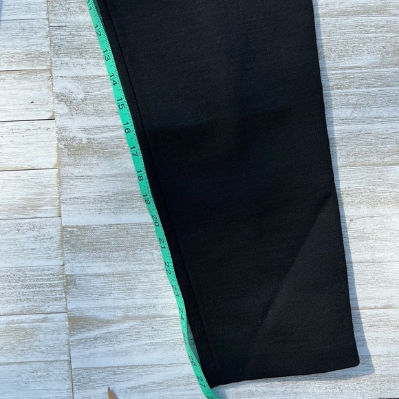St. John Caviar Collection High Rise Cropped Knit Pant - Picture 8 of 13